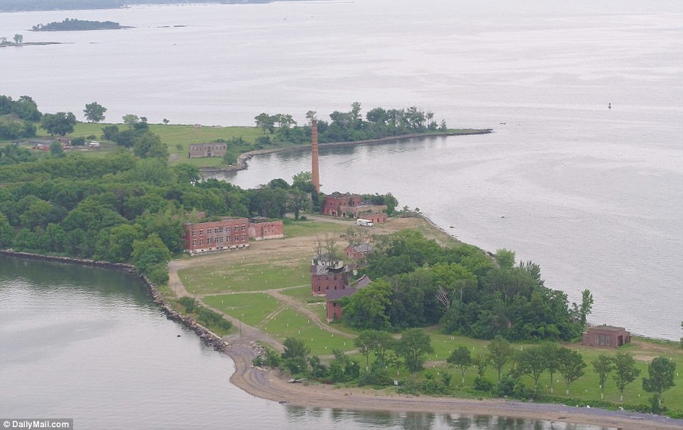 Το άγνωστο «νησί των νεκρών» της Νέας Υόρκης -Πάνω από 1 εκατ. «ανώνυμοι» σε μαζικούς τάφους [εικόνες & βίντεο] | iefimerida.gr 3