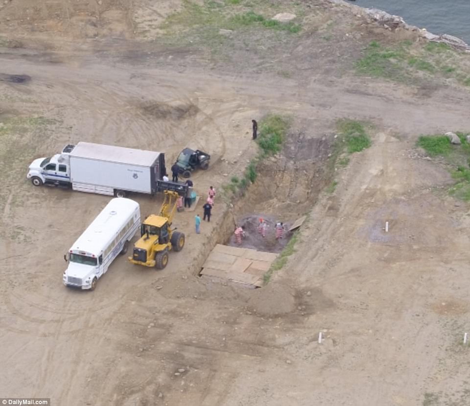 Το άγνωστο «νησί των νεκρών» της Νέας Υόρκης -Πάνω από 1 εκατ. «ανώνυμοι» σε μαζικούς τάφους [εικόνες & βίντεο] | iefimerida.gr 0