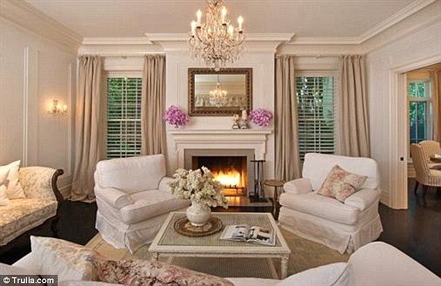 Η βίλα της Τζένιφερ Λόρενς στο Μπέβερλι Χιλς δεν είναι μίνιμαλ και είναι υπέροχη -Με μπαρόκ άρωμα [εικόνες] | iefimerida.gr 3