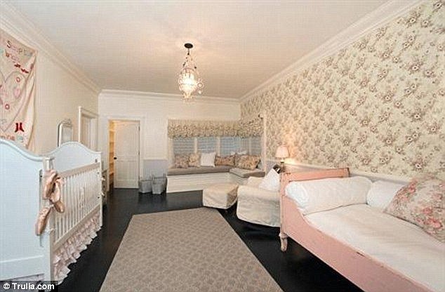 Η βίλα της Τζένιφερ Λόρενς στο Μπέβερλι Χιλς δεν είναι μίνιμαλ και είναι υπέροχη -Με μπαρόκ άρωμα [εικόνες] | iefimerida.gr 2