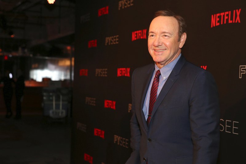 8 εργαζόμενοι στο House of Cards καταγγέλλουν ότι τους παρενόχλησε ο Κέβιν Σπέισι -Οι απίστευτες περιγραφές τους | iefimerida.gr 0