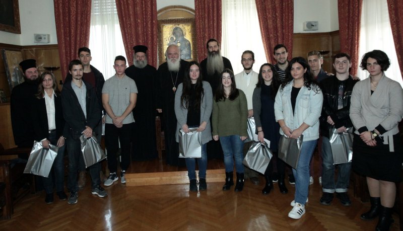 Υποτροφίες σε δεκαεπτά πρωτοετείς φοιτητές από τον Αρχιεπίσκοπο Ιερώνυμο | iefimerida.gr 2