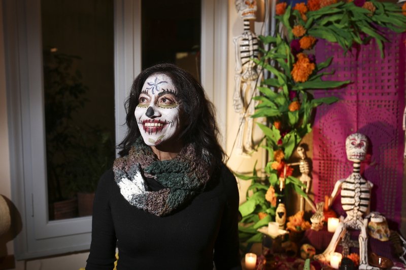 Το κέντρο της Αθήνας γέμισε με σκελετούς και νεκροκεφαλές στους δρόμους -Γιόρτασαν την «Ημέρα των Νεκρών» [εικόνες]  | iefimerida.gr 7