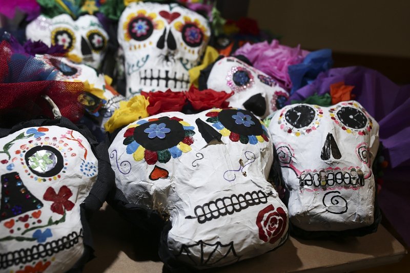 Το κέντρο της Αθήνας γέμισε με σκελετούς και νεκροκεφαλές στους δρόμους -Γιόρτασαν την «Ημέρα των Νεκρών» [εικόνες]  | iefimerida.gr 8