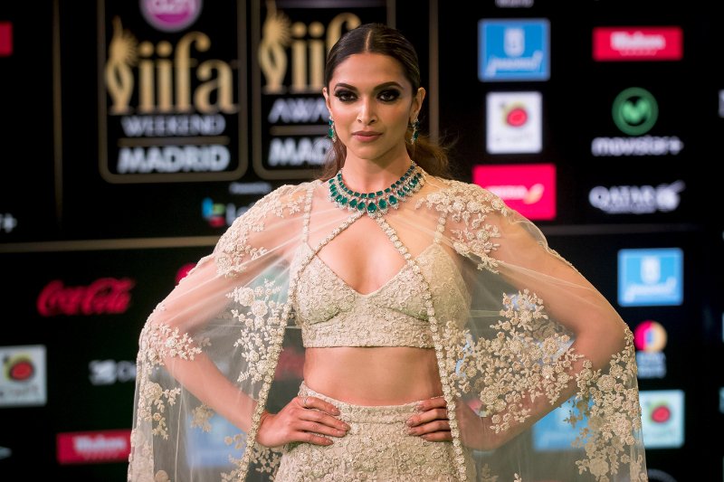 Τον αποκεφαλισμό κορυφαίας ηθοποιού του Μπόλιγουντ ζητά Ινδός πολιτικός [εικόνες] | iefimerida.gr 0