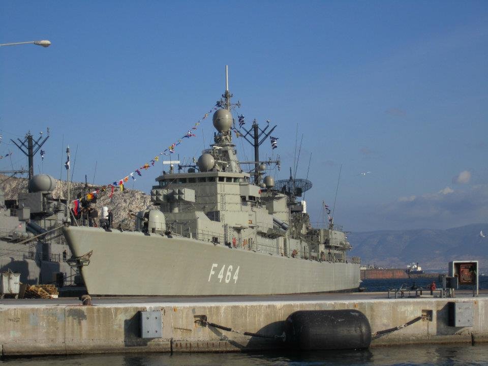 Αυτή είναι η φρεγάτα «Κανάρης» που προσάραξε σε αβαθή κοντά στην Ψυττάλεια [εικόνες & βίντεο] | iefimerida.gr 0