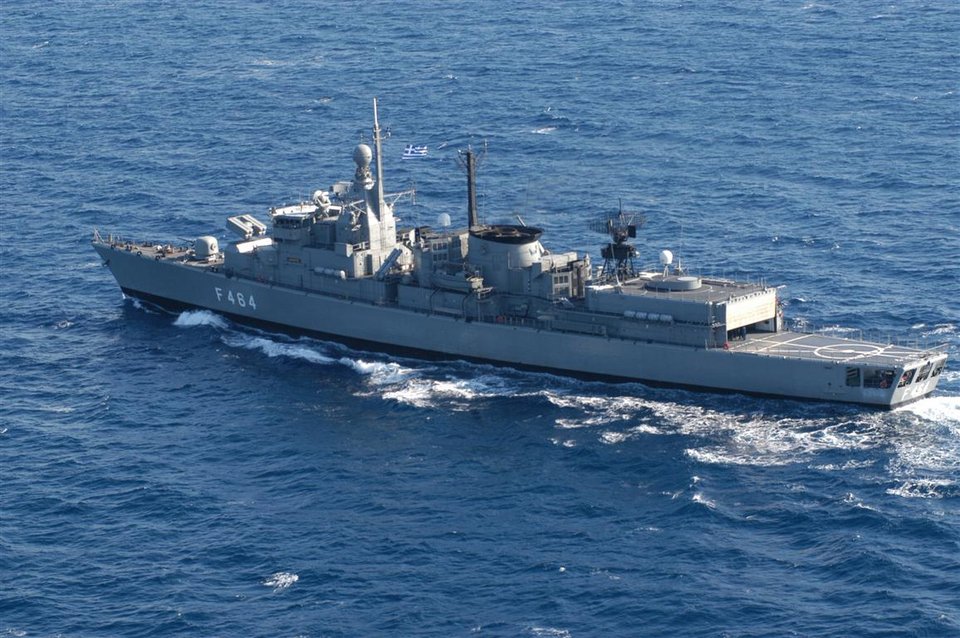 Αυτή είναι η φρεγάτα «Κανάρης» που προσάραξε σε αβαθή κοντά στην Ψυττάλεια [εικόνες & βίντεο] | iefimerida.gr 1