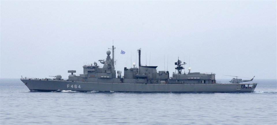 Αυτή είναι η φρεγάτα «Κανάρης» που προσάραξε σε αβαθή κοντά στην Ψυττάλεια [εικόνες & βίντεο] | iefimerida.gr 2