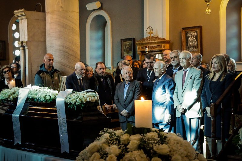 Το τελευταίο αντίο στον Γιάννη Καψή -Ηταν όλοι εκεί [εικόνες] | iefimerida.gr 3