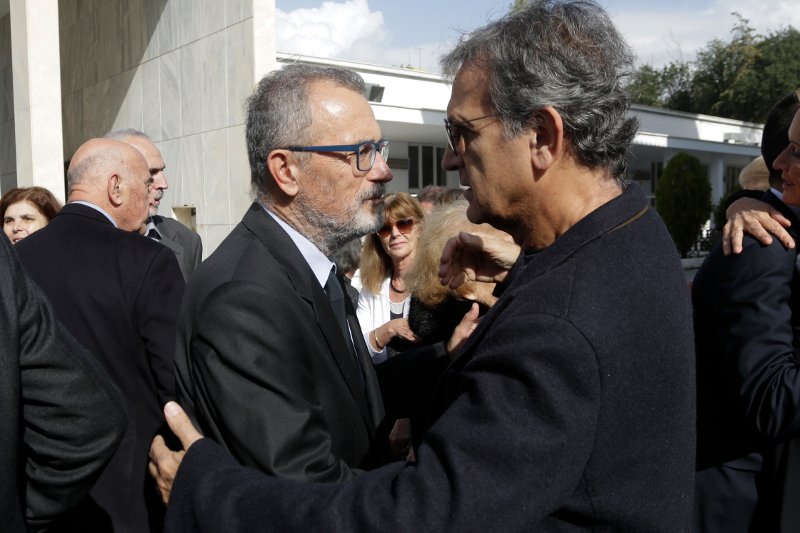 Το τελευταίο αντίο στον Γιάννη Καψή -Ηταν όλοι εκεί [εικόνες] | iefimerida.gr 9