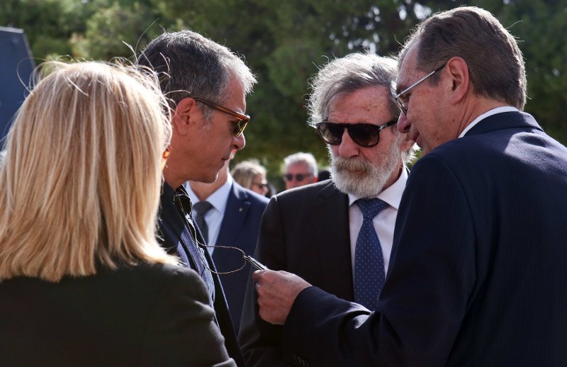 Το τελευταίο αντίο στον Γιάννη Καψή -Ηταν όλοι εκεί [εικόνες] | iefimerida.gr 17