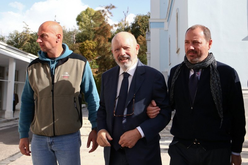 Το τελευταίο αντίο στον Γιάννη Καψή -Ηταν όλοι εκεί [εικόνες] | iefimerida.gr 27