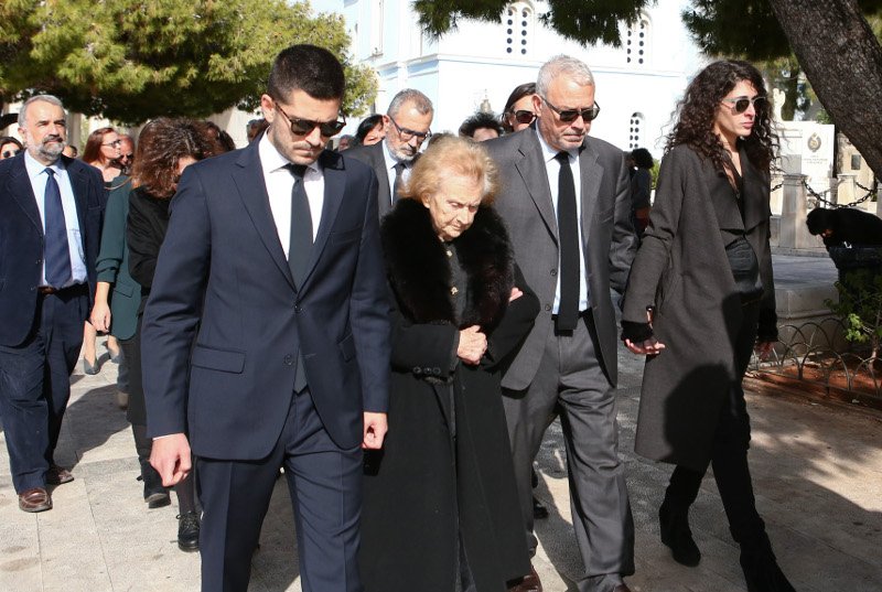 Το τελευταίο αντίο στον Γιάννη Καψή -Ηταν όλοι εκεί [εικόνες] | iefimerida.gr 0