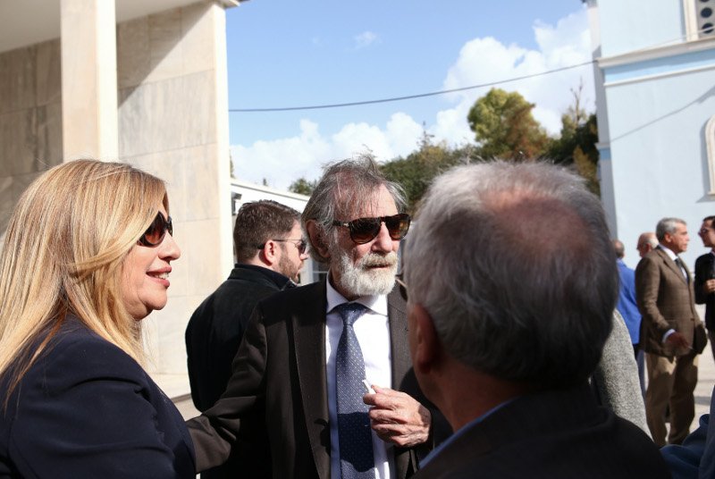 Το τελευταίο αντίο στον Γιάννη Καψή -Ηταν όλοι εκεί [εικόνες] | iefimerida.gr 7