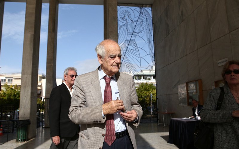 Το τελευταίο αντίο στον Γιάννη Καψή -Ηταν όλοι εκεί [εικόνες] | iefimerida.gr 19