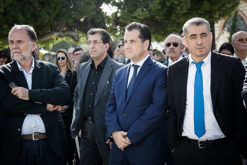 Το τελευταίο αντίο στον Γιάννη Καψή -Ηταν όλοι εκεί [εικόνες] | iefimerida.gr 10