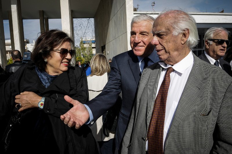 Το τελευταίο αντίο στον Γιάννη Καψή -Ηταν όλοι εκεί [εικόνες] | iefimerida.gr 11