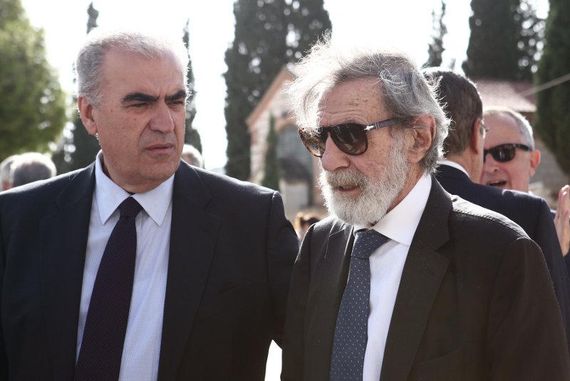 Το τελευταίο αντίο στον Γιάννη Καψή -Ηταν όλοι εκεί [εικόνες] | iefimerida.gr 16