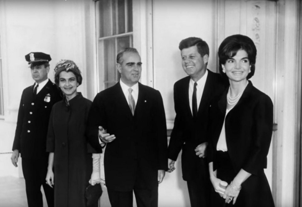 Φοβερές στιγμές: Ο Καραμανλής και η Αμαλία Μεγαπάνου με τον Κένεντι και την Τζάκι [εικόνες&βίντεο] | iefimerida.gr 1