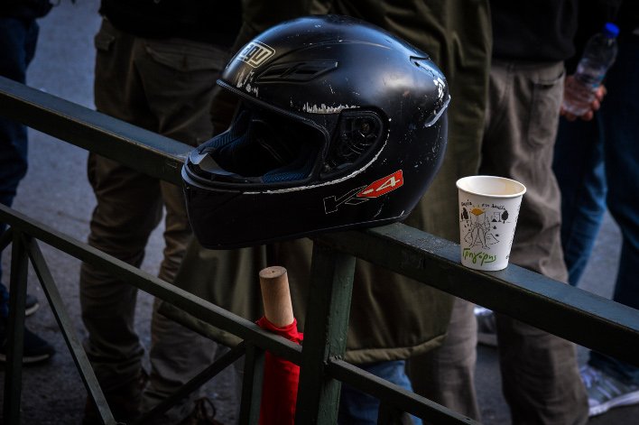 Αντιεξουσιαστές έκαναν κατάληψη στο Πολυτεχνείο – Δεν επιτρέπουν την είσοδο στους φοιτητές [εικόνες] | iefimerida.gr 9