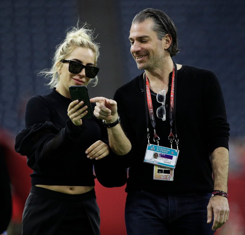 Αρραβωνιάστηκε η Lady Gaga -Είπε «ναι» στην πρόταση γάμου του συντρόφου της [εικόνες] | iefimerida.gr 0