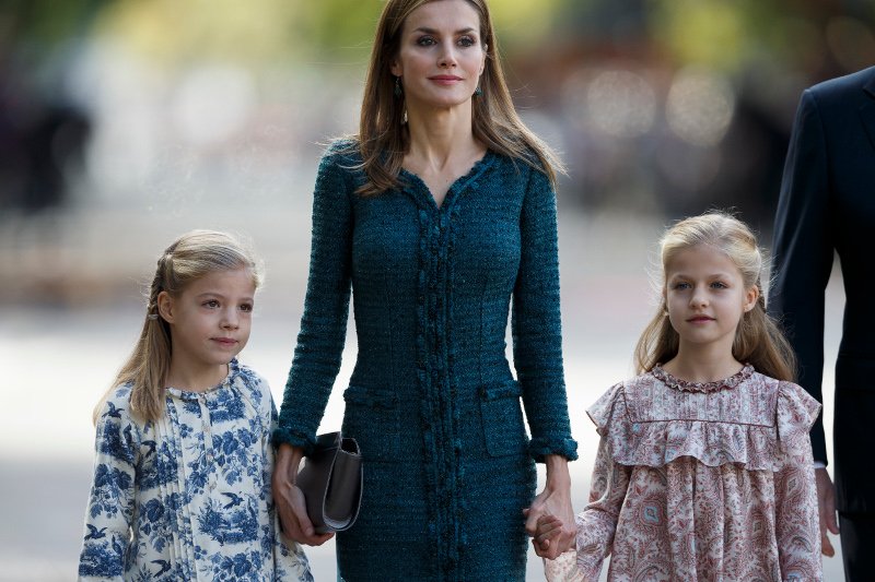 Πριγκίπισσα Λέονορ: Η διάδοχος του θρόνου της Ισπανίας στο πρώτο επίσημο πορτρέτο της [εικόνες] | iefimerida.gr 3