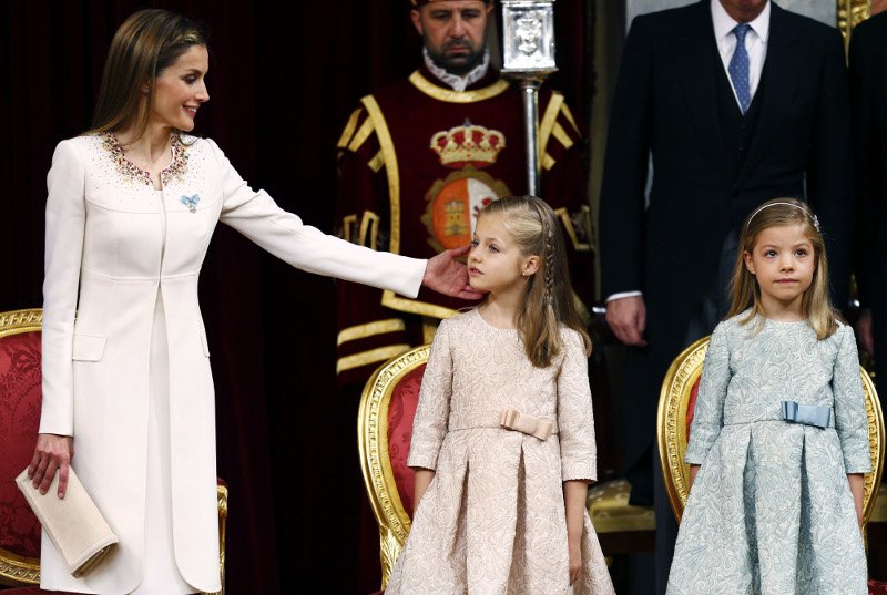 Πριγκίπισσα Λέονορ: Η διάδοχος του θρόνου της Ισπανίας στο πρώτο επίσημο πορτρέτο της [εικόνες] | iefimerida.gr 4