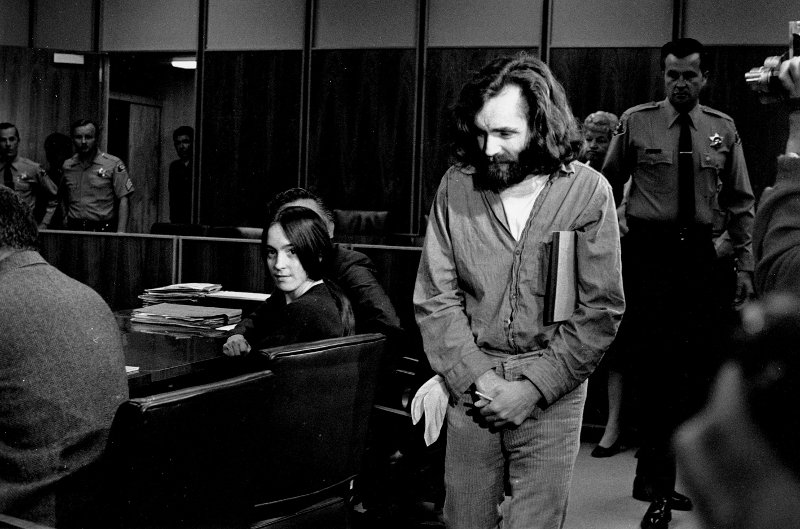 Πέθανε ο διαβόητος serial killer Τσαρλς Μάνσον | iefimerida.gr 1