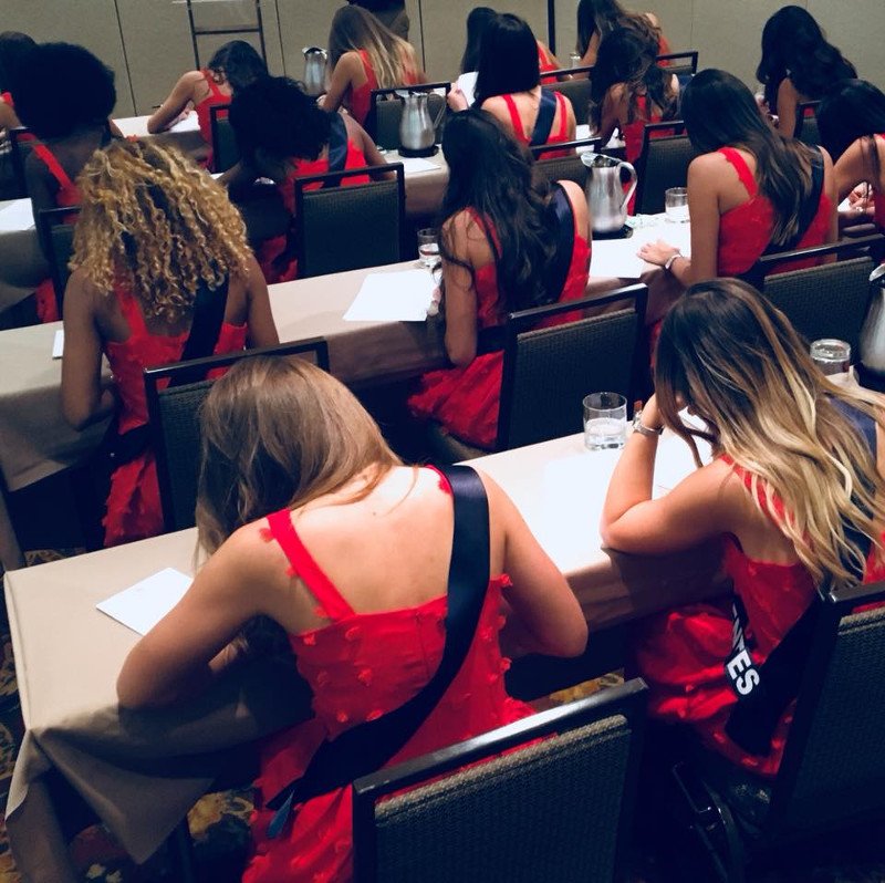 Ο Αλέξης Τσίπρας έπεσε... ερώτηση στα καλλιστεία για τη Μις Γαλλία! [εικόνες] | iefimerida.gr 1