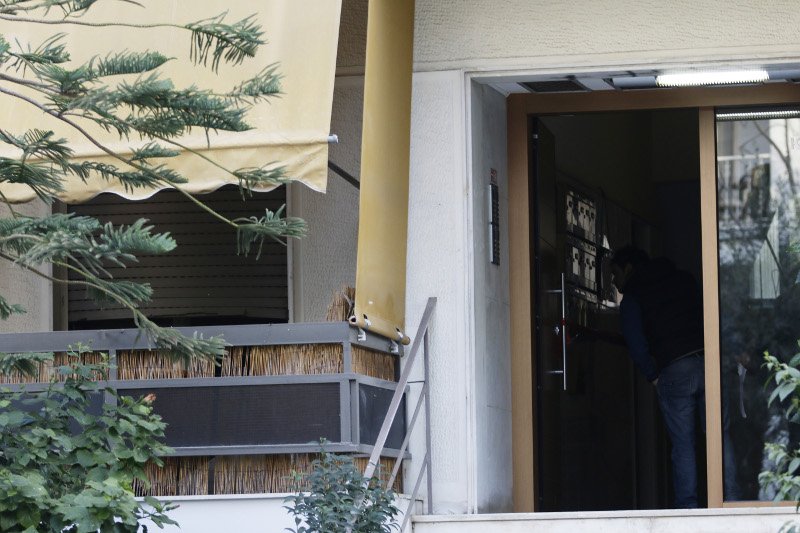 Τραγωδία στη Ν. Σμύρνη: Νεκρός πατέρας και 2 παιδιά -Βρέθηκαν σημειώματα [εικόνες & βίντεο] | iefimerida.gr 0