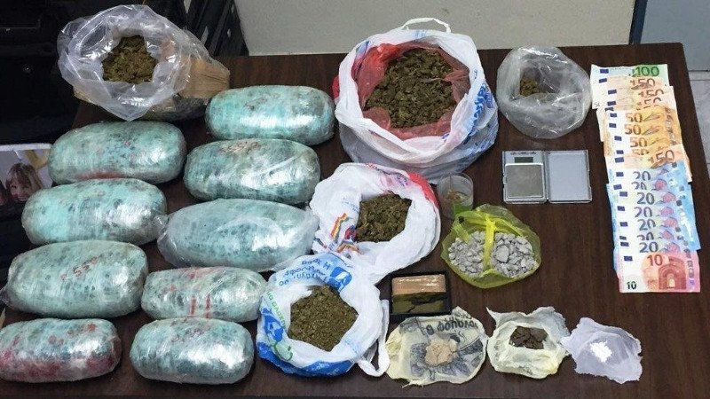 Εξαρθρώθηκε εγκληματική οργάνωση που διακινούσε ναρκωτικά στην Αθήνα -Ο ταξιτζής που μοίραζε χασίς [εικόνες] | iefimerida.gr 0