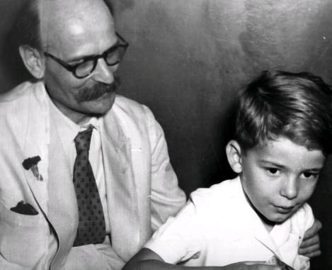 Νίκος Πλουμπίδης: Οταν το ΚΚΕ τον αποκήρυσσε ως «χαφιέ» -Εκτελέστηκε τραγουδώντας την «Διεθνή» [εικόνες] | iefimerida.gr 0