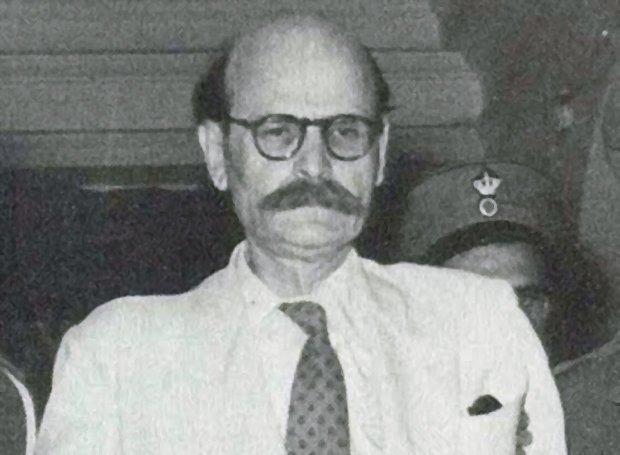 Νίκος Πλουμπίδης: Οταν το ΚΚΕ τον αποκήρυσσε ως «χαφιέ» -Εκτελέστηκε τραγουδώντας την «Διεθνή» [εικόνες] | iefimerida.gr 3