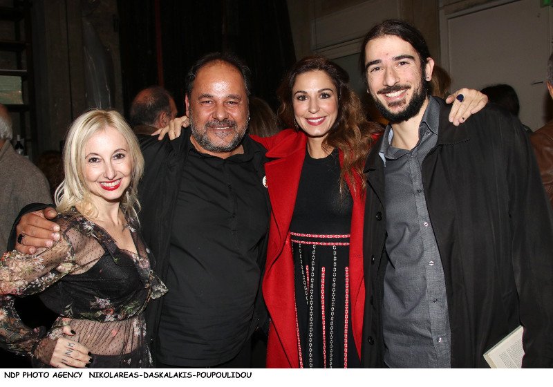 Το βλέμμα της Αννας Νταλάρα στον Τζίμη Πανούση, όταν έτυχε να κάτσουν τυχαία δίπλα δίπλα, είναι... όλα τα λεφτά! [εικόνες] | iefimerida.gr 3