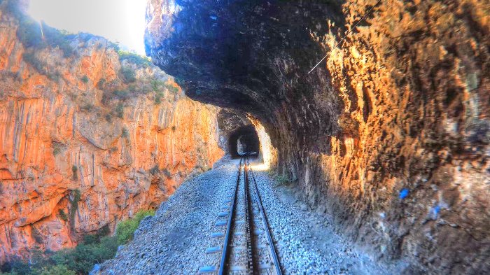 Η ξεχωριστή φθινοπωρινή βόλτα με τον Οδοντωτό -Σπάνια ομορφιά [εικόνες & βίντεο] | iefimerida.gr 1