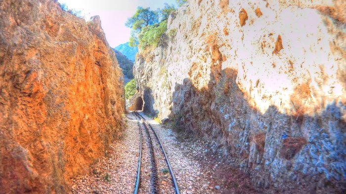 Η ξεχωριστή φθινοπωρινή βόλτα με τον Οδοντωτό -Σπάνια ομορφιά [εικόνες & βίντεο] | iefimerida.gr 2