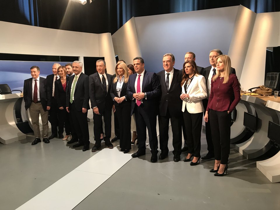 Το iefimerida ήταν στα παρασκήνια του debate της Κεντροαριστεράς: Γέλια, νεύρα, κρύο και φωτογραφίες [βιντεο] | iefimerida.gr 5