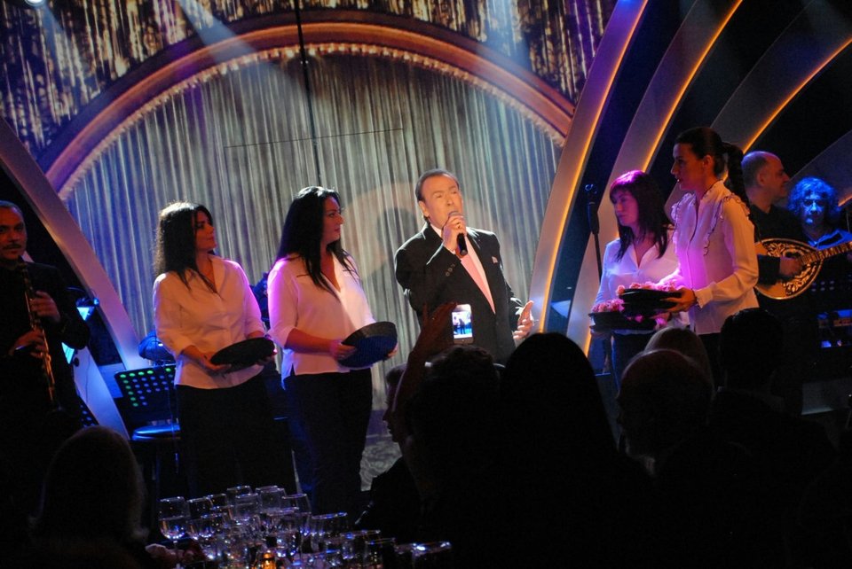 Η Αντζελα Γκερέκου με την κόρη της στην πρεμιέρα του Βοσκόπουλου [εικόνες] | iefimerida.gr 1