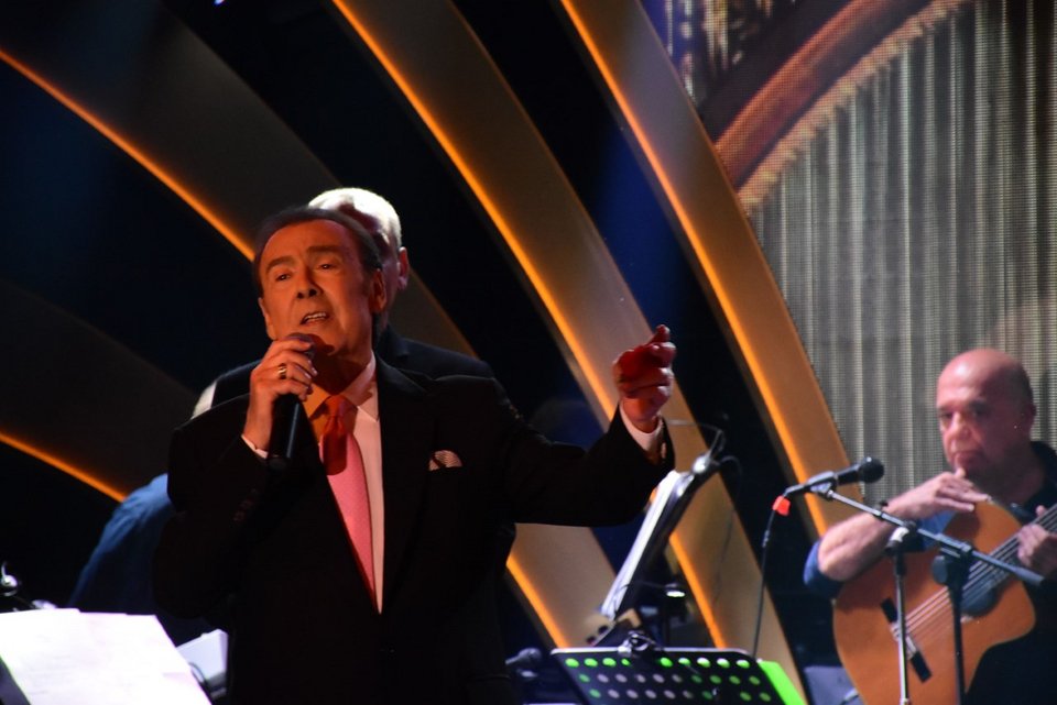 Η Αντζελα Γκερέκου με την κόρη της στην πρεμιέρα του Βοσκόπουλου [εικόνες] | iefimerida.gr 7