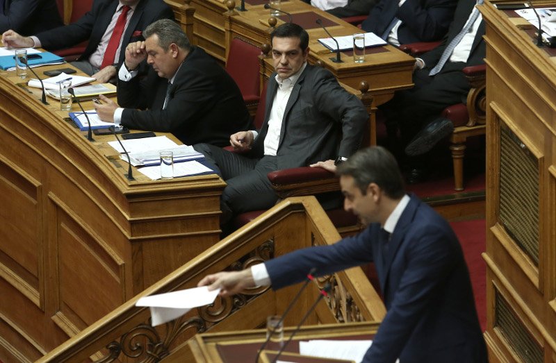 Μονομαχία Τσίπρα-Μητσοτάκη: «Βόμβες» στη Βουλή, μισόλογα για τον μεσάζοντα | iefimerida.gr 4