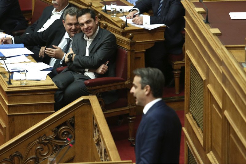 Μονομαχία Τσίπρα-Μητσοτάκη: «Βόμβες» στη Βουλή, μισόλογα για τον μεσάζοντα | iefimerida.gr 8