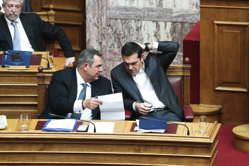 Μονομαχία Τσίπρα-Μητσοτάκη: «Βόμβες» στη Βουλή, μισόλογα για τον μεσάζοντα | iefimerida.gr 6