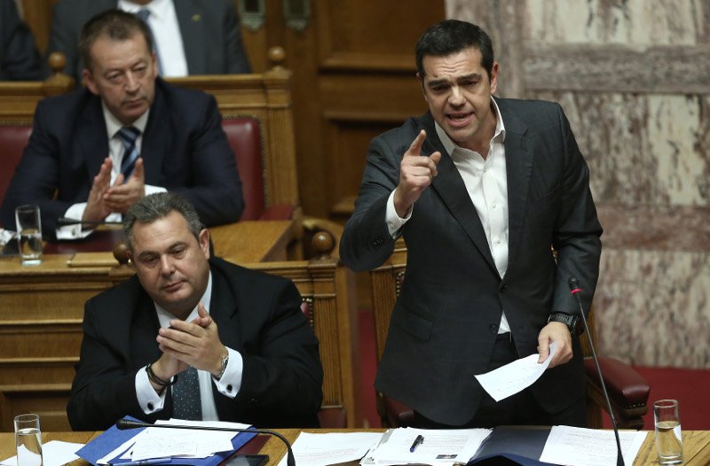 Μονομαχία Τσίπρα-Μητσοτάκη: «Βόμβες» στη Βουλή, μισόλογα για τον μεσάζοντα | iefimerida.gr 5