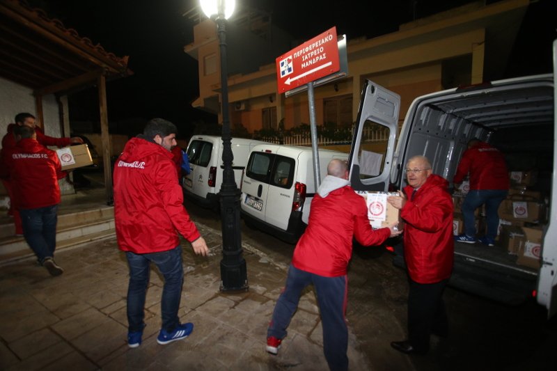 Ο Ολυμπιακός στο πλευρό των πλημμυροπαθών της Μάνδρας [εικόνες] | iefimerida.gr 3