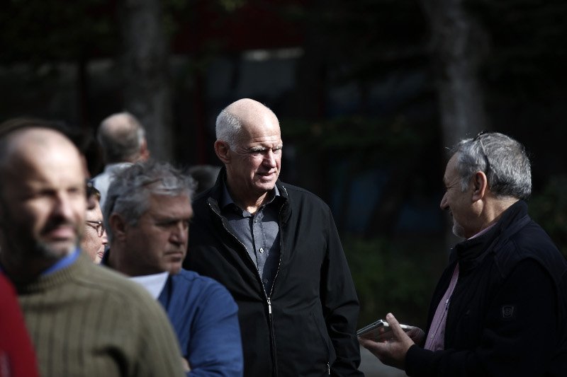 Στήθηκε στην ουρά ο Γιώργος Παπανδρέου -Ψήφισε για αρχηγό της Κεντροαριστεράς [εικόνες] | iefimerida.gr 0