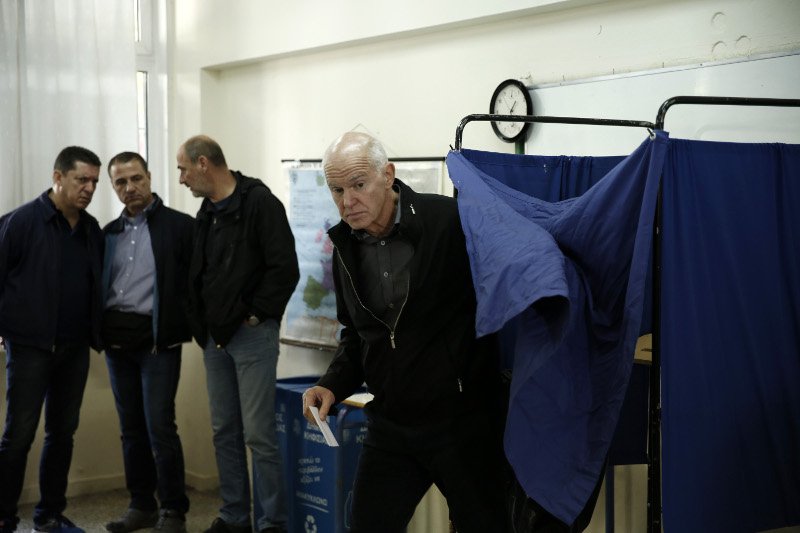 Στήθηκε στην ουρά ο Γιώργος Παπανδρέου -Ψήφισε για αρχηγό της Κεντροαριστεράς [εικόνες] | iefimerida.gr 1