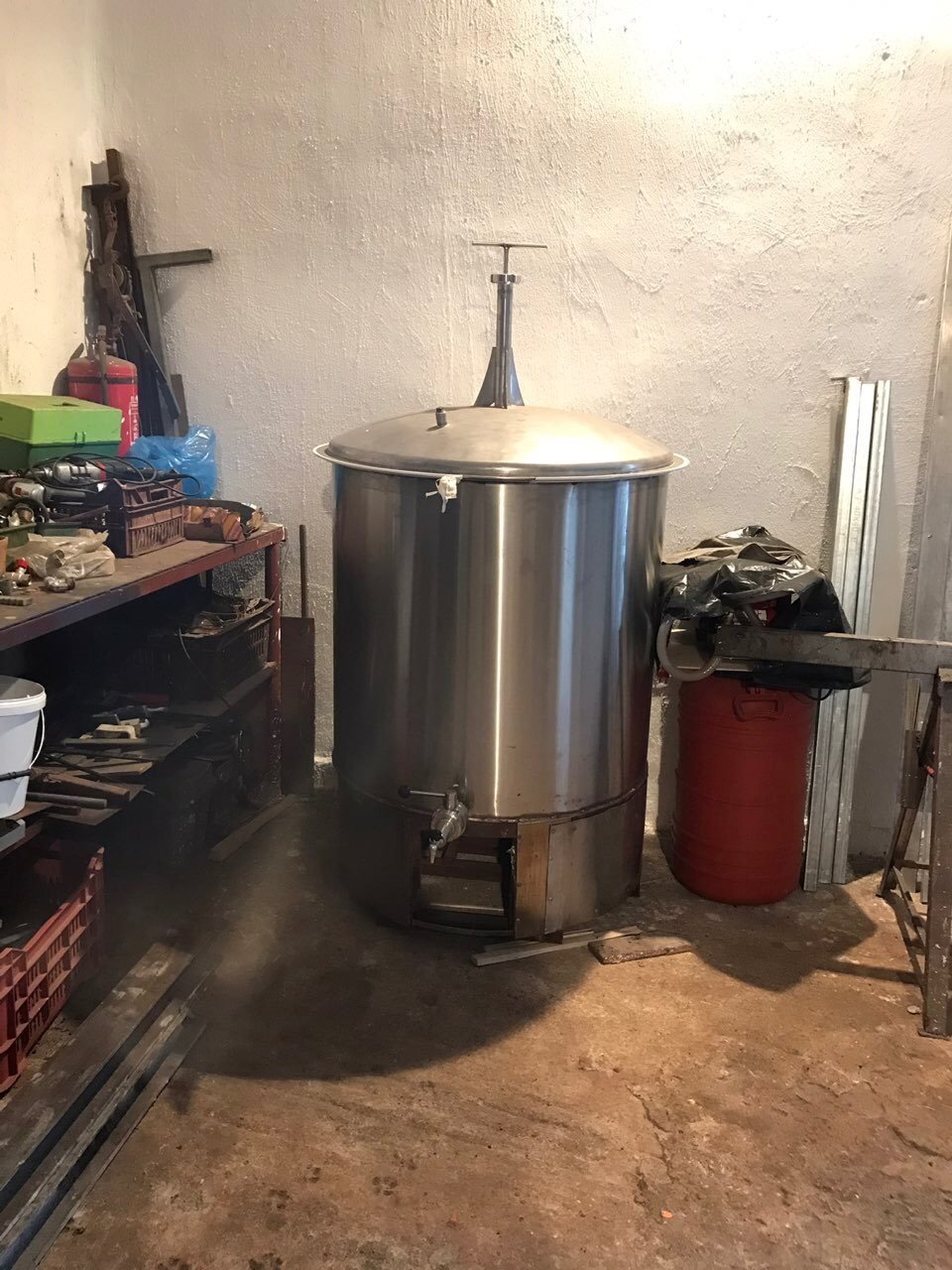 Συνελήφθη 54χρονος που έφτιαχνε τσίπουρο χωρίς άδεια -Είχε κανονικά αποστακτήριο [εικόνες] | iefimerida.gr 2