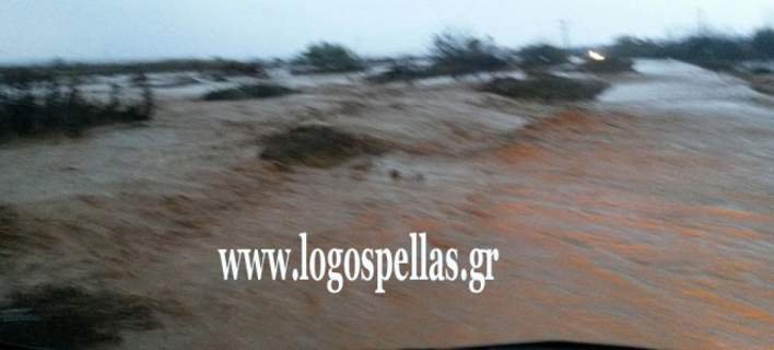 Η κακοκαιρία σαρώνει τη χώρα: Ο κυκλώνας «Ζήνων» χτυπά την δυτική Ελλάδα [εικόνες & βίντεο] | iefimerida.gr 2