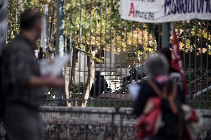 Αντιεξουσιαστές έκαναν κατάληψη στο Πολυτεχνείο – Δεν επιτρέπουν την είσοδο στους φοιτητές [εικόνες] | iefimerida.gr 5