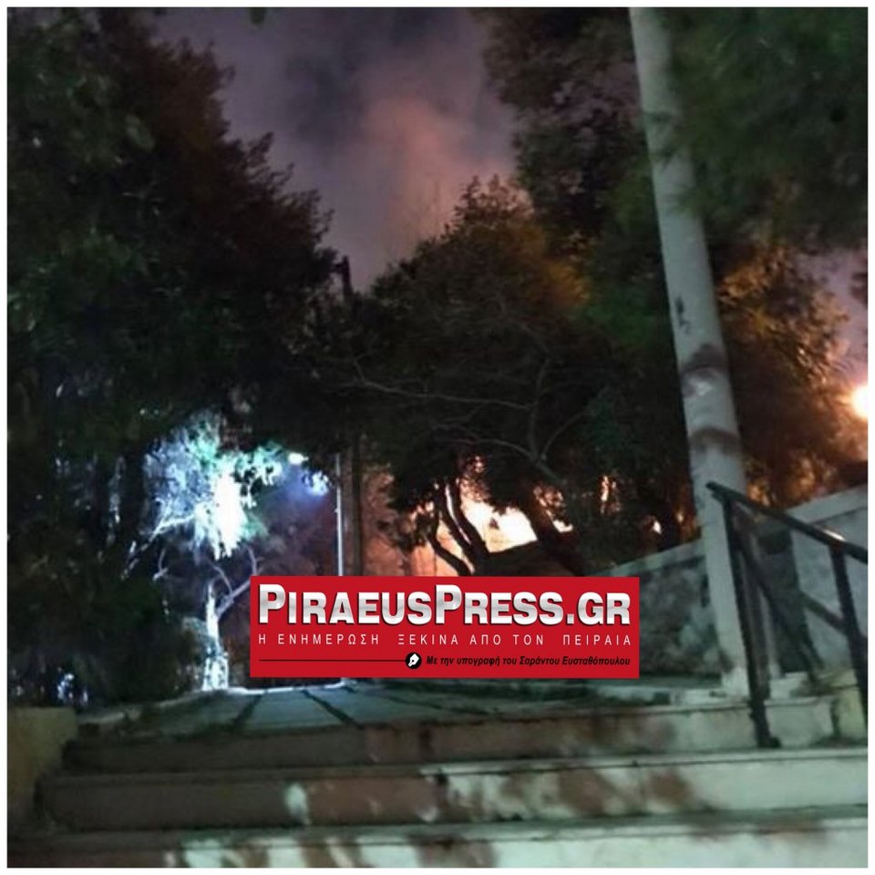 Μεγάλη φωτιά στον λόφο του προφήτη Ηλία στον Πειραιά [εικόνες] | iefimerida.gr 0